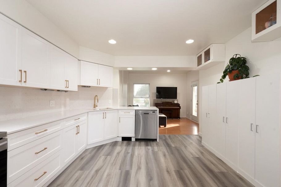 243 E 19th Street North Vancouver, BC - 14