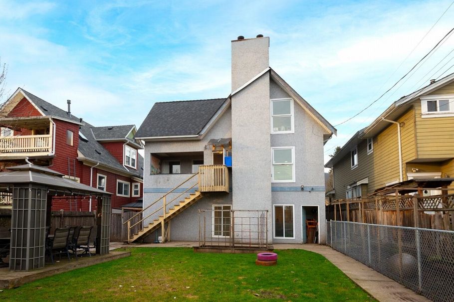 243 E 19th Street North Vancouver, BC - 40