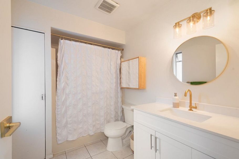 243 E 19th Street North Vancouver, BC - 18