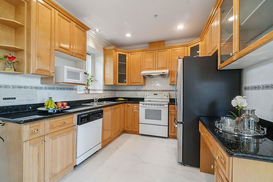 1303 W 67th Avenue Vancouver, BC - 8