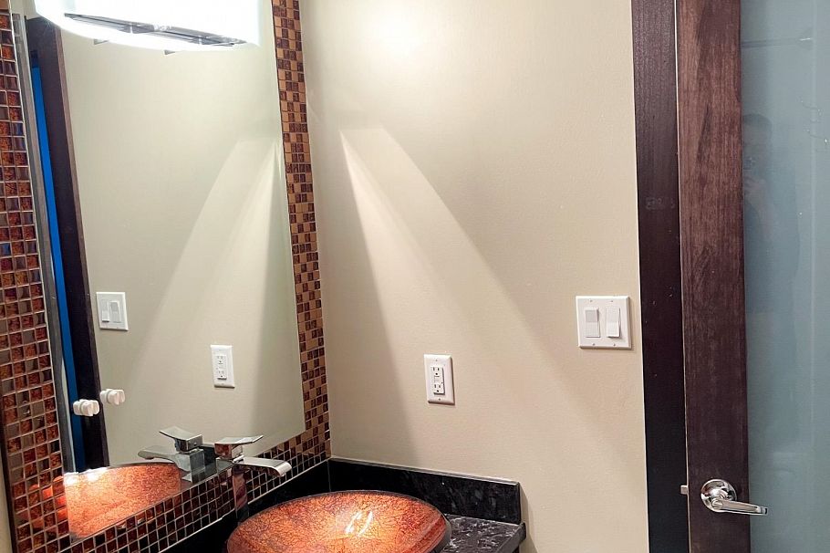 702 168 E Esplanade North Vancouver, BC - 13