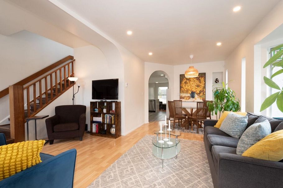 243 E 19th Street North Vancouver, BC - 9