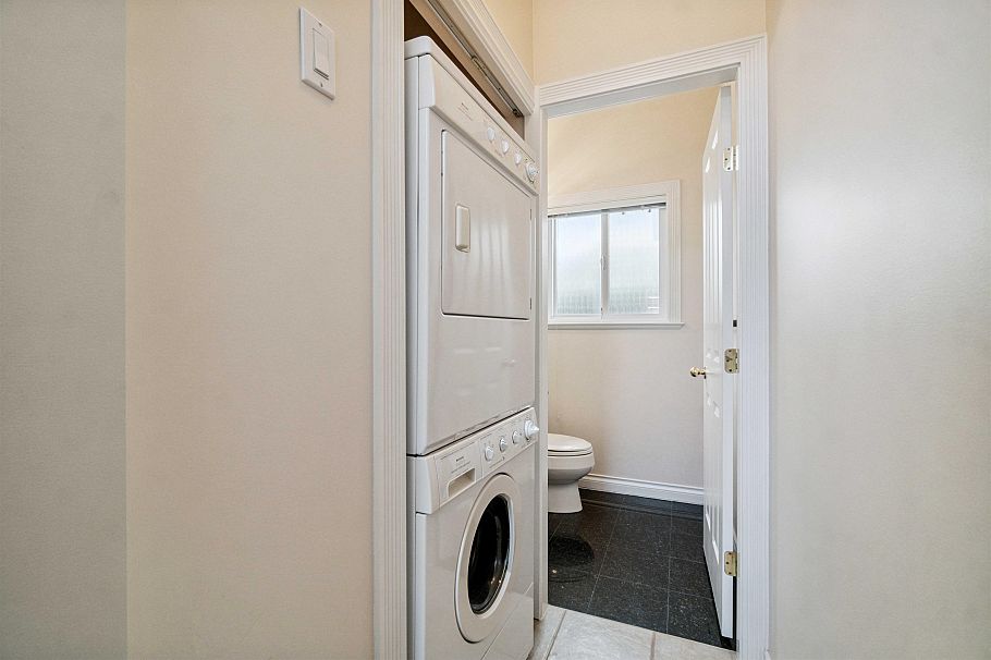 1303 W 67th Avenue Vancouver, BC - 12