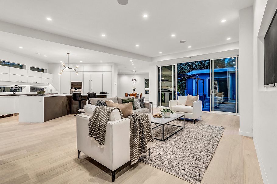 4500 Canterbury Crescent North Vancouver, BC - 2