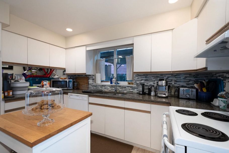 243 E 19th Street North Vancouver, BC - 36