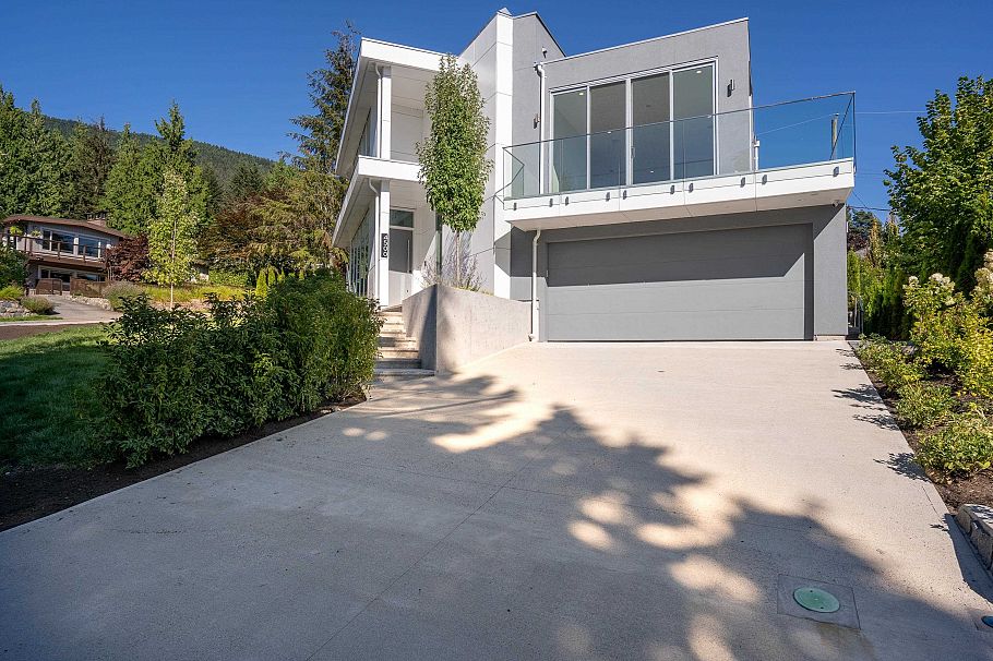 4500 Canterbury Crescent North Vancouver, BC - 1