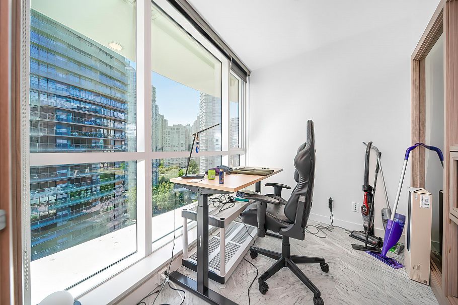 1219 68 Smithe Street Vancouver, BC - 13