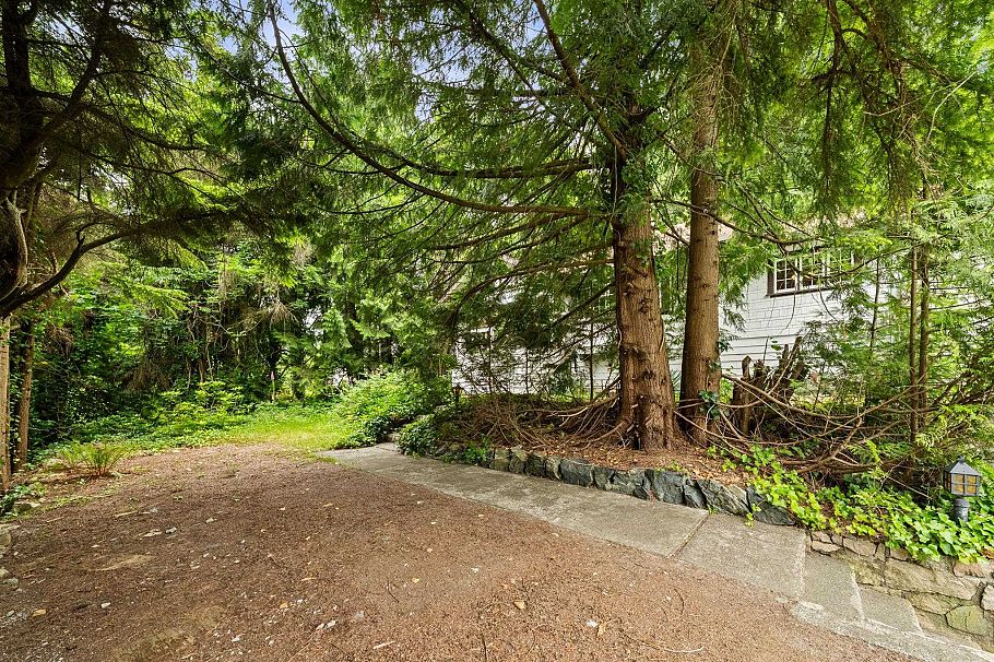338 E Osborne Road North Vancouver, BC - 4