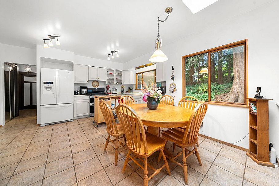 338 E Osborne Road North Vancouver, BC - 19