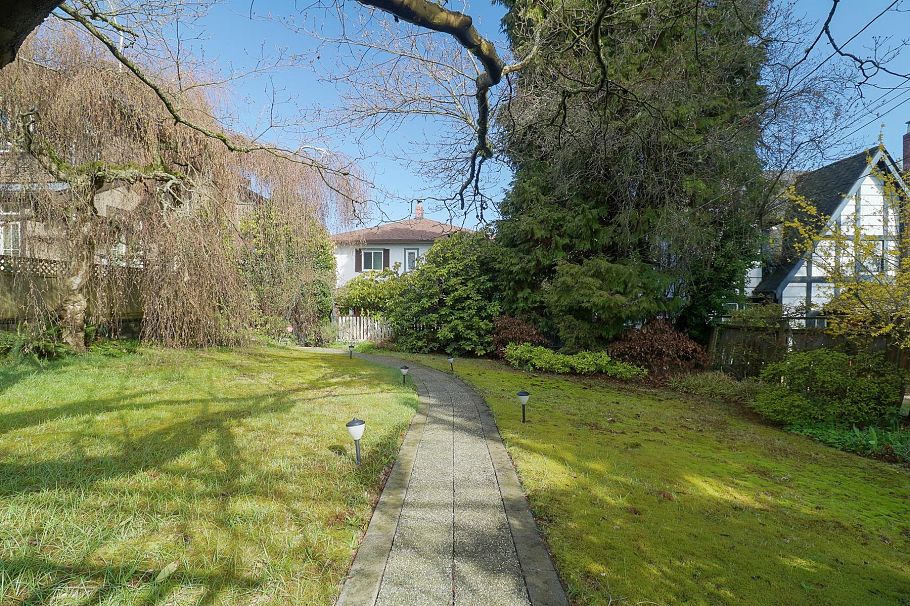 4557 W 4th Avenue Vancouver, BC - 1