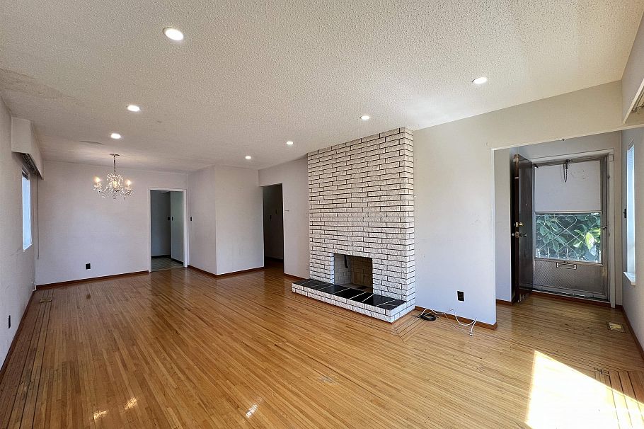 235 E 62nd Avenue Vancouver, BC - 2