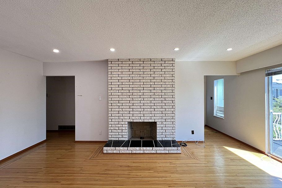 235 E 62nd Avenue Vancouver, BC - 1