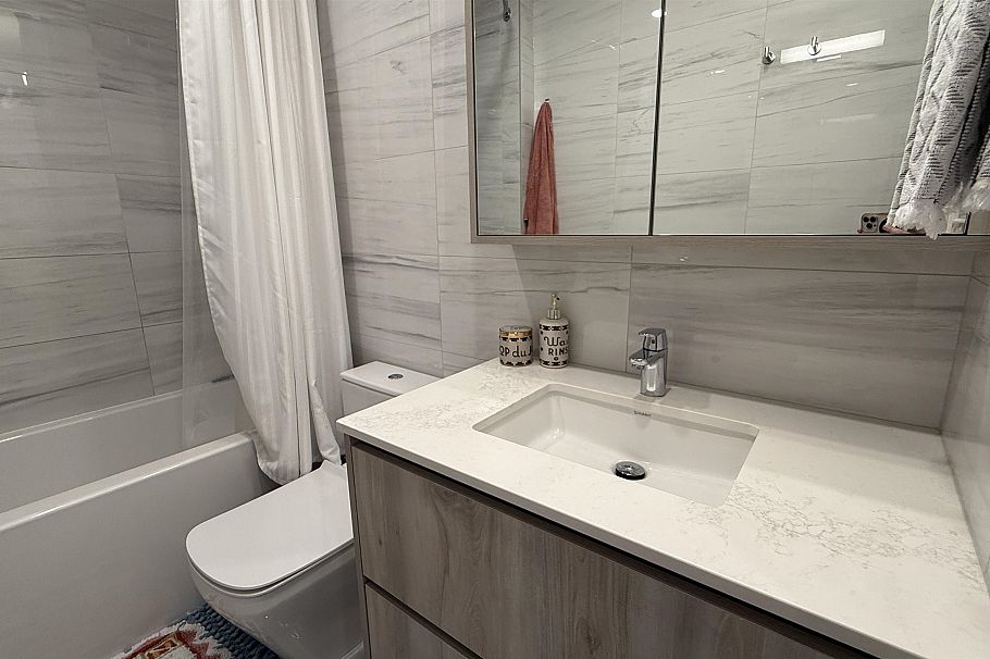 207 488 W 58th Avenue Vancouver, BC - 14