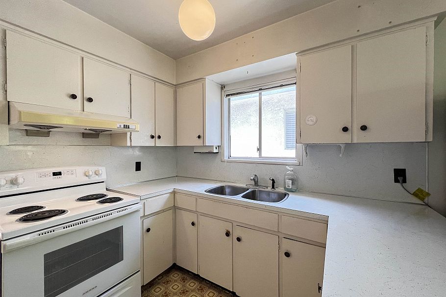 235 E 62nd Avenue Vancouver, BC - 7