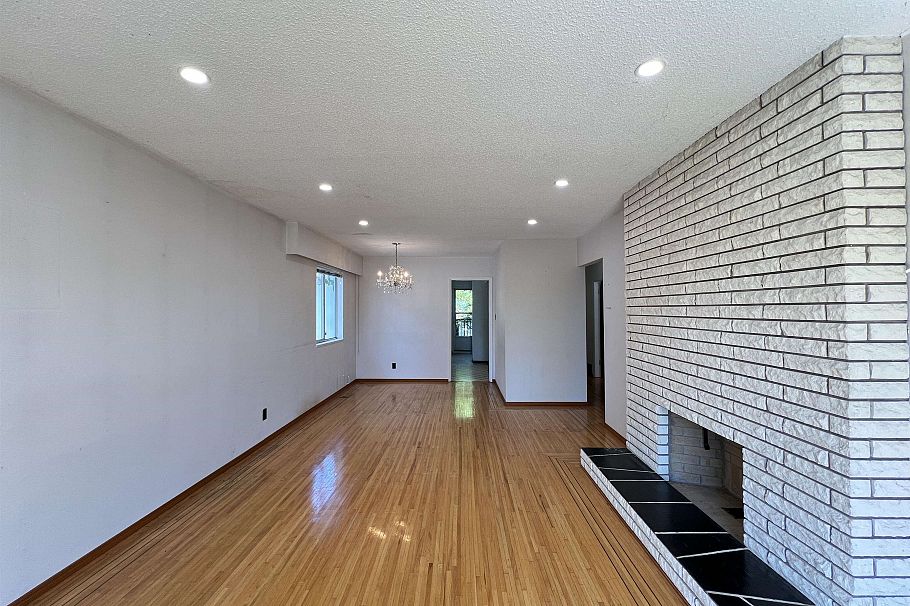 235 E 62nd Avenue Vancouver, BC - 3