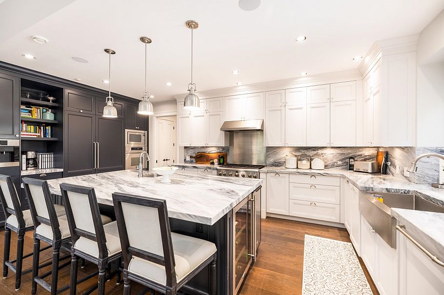 3850 St. Marys Avenue North Vancouver, BC - 2