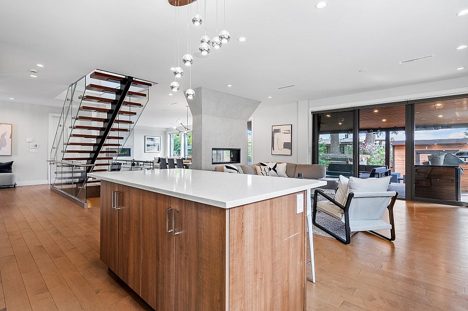 503 Crestwood Avenue North Vancouver, BC - 9