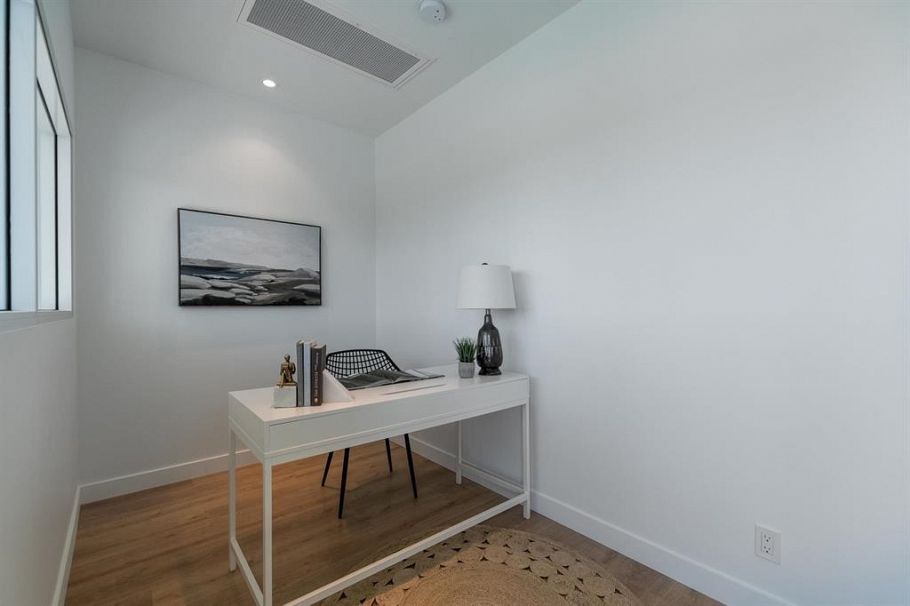 610 1500 Fern Street North Vancouver, BC - 22