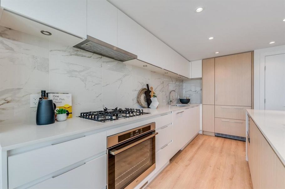 610 1500 Fern Street North Vancouver, BC - 9