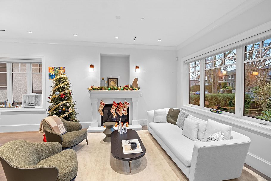 2756 W 38th Avenue Vancouver, BC - 2