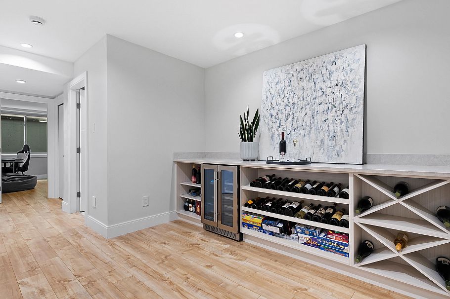 503 Crestwood Avenue North Vancouver, BC - 36