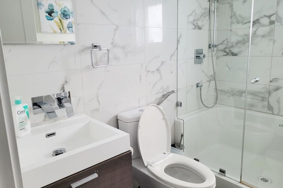 3346 W 10th Avenue Vancouver, BC - 25