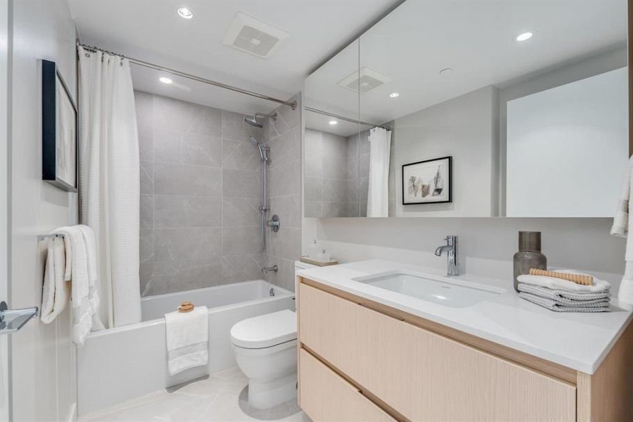 610 1500 Fern Street North Vancouver, BC - 17