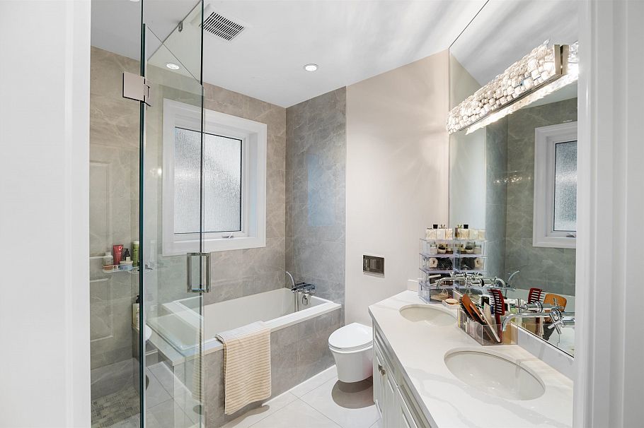 2756 W 38th Avenue Vancouver, BC - 7