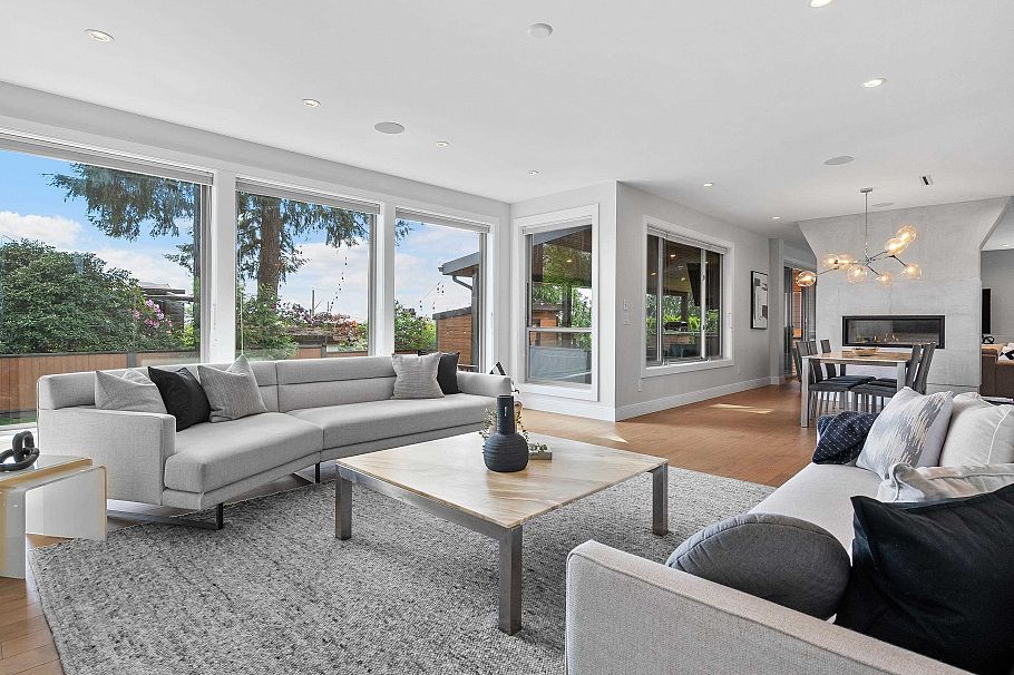 503 Crestwood Avenue North Vancouver, BC - 4