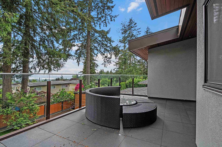 503 Crestwood Avenue North Vancouver, BC - 31