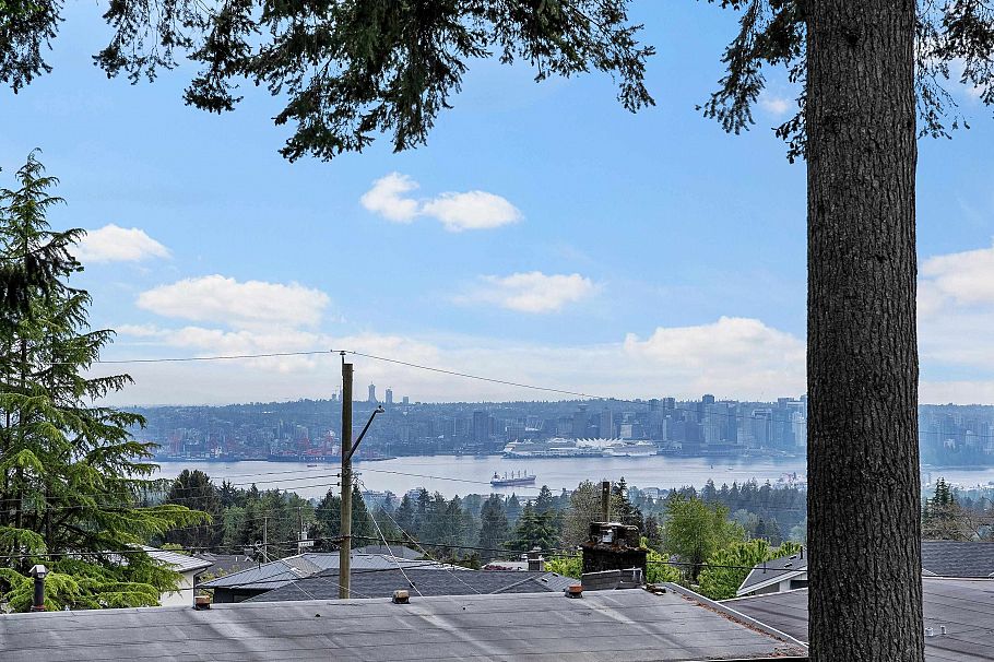 503 Crestwood Avenue North Vancouver, BC - 10