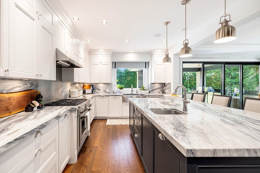 3850 St. Marys Avenue North Vancouver, BC - 4