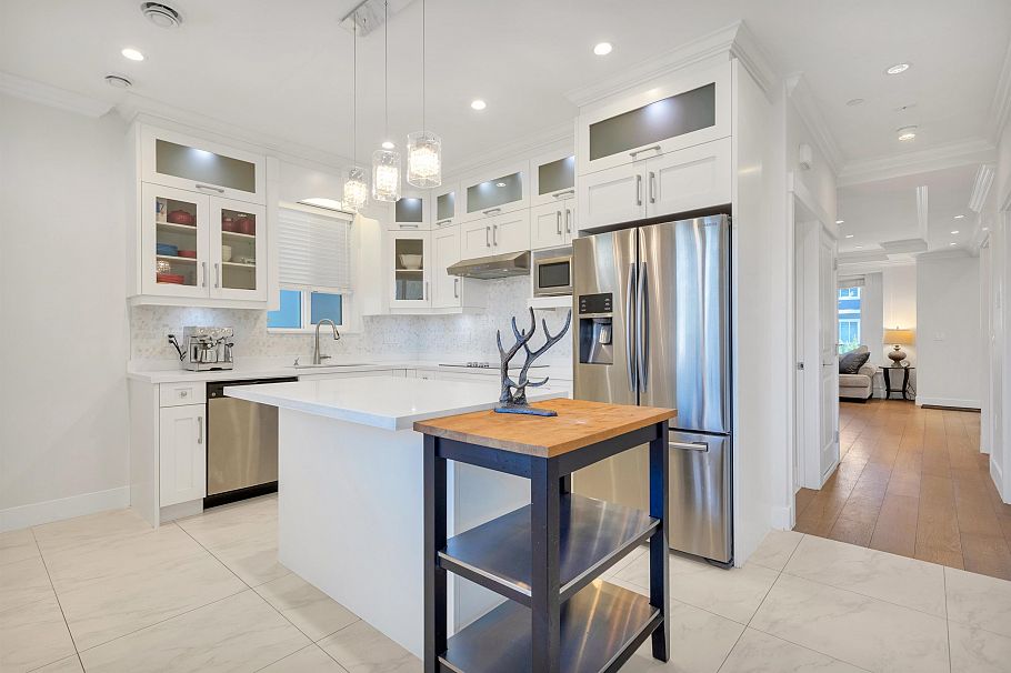 5887 Battison Street Vancouver, BC - 5