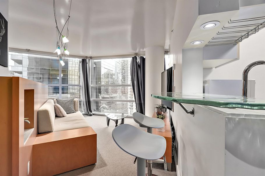 1404 1050 Burrard Street Vancouver, BC - 4