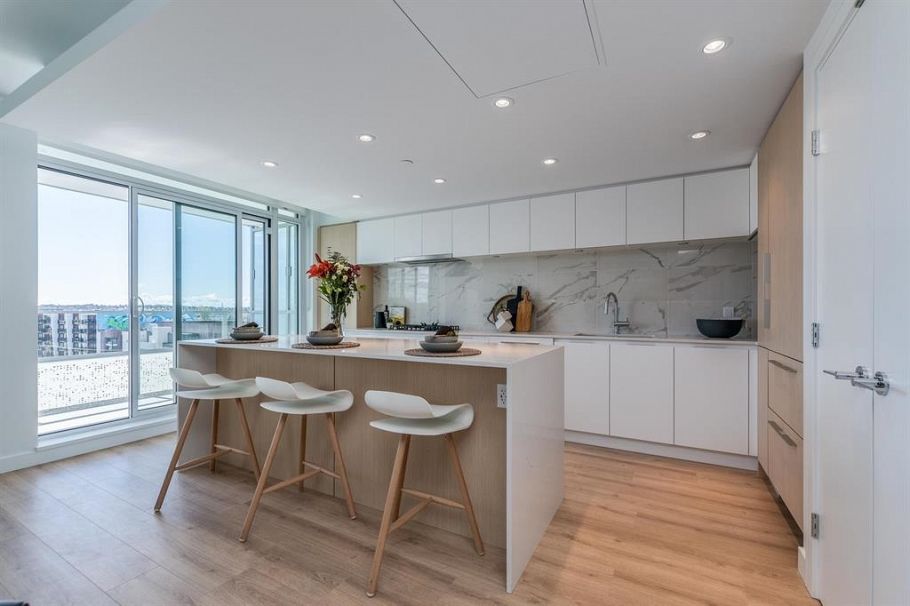 610 1500 Fern Street North Vancouver, BC - 4