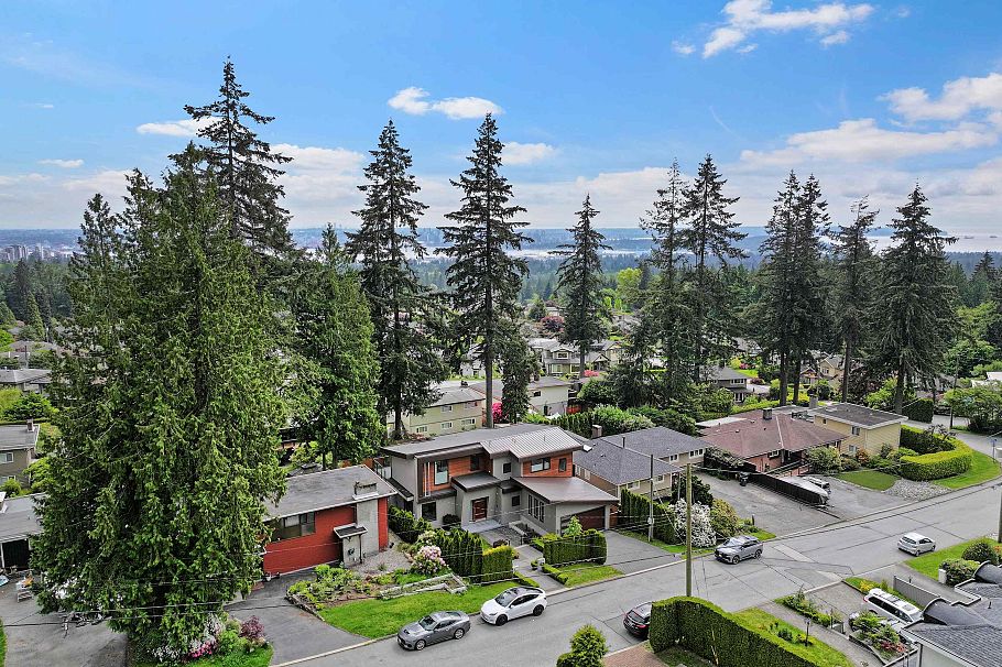 503 Crestwood Avenue North Vancouver, BC - 40