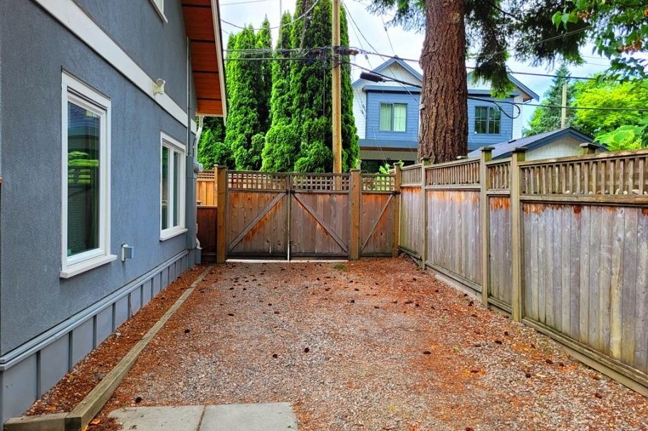 3346 W 10th Avenue Vancouver, BC - 29