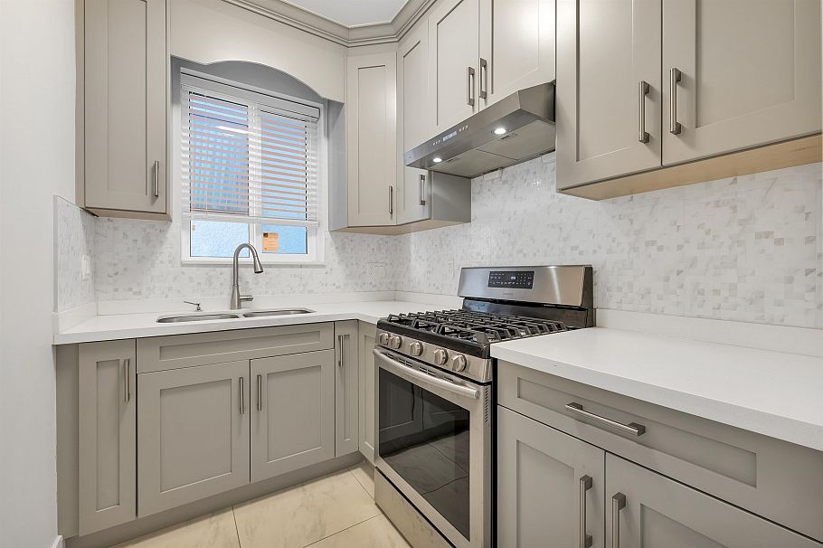 5887 Battison Street Vancouver, BC - 9