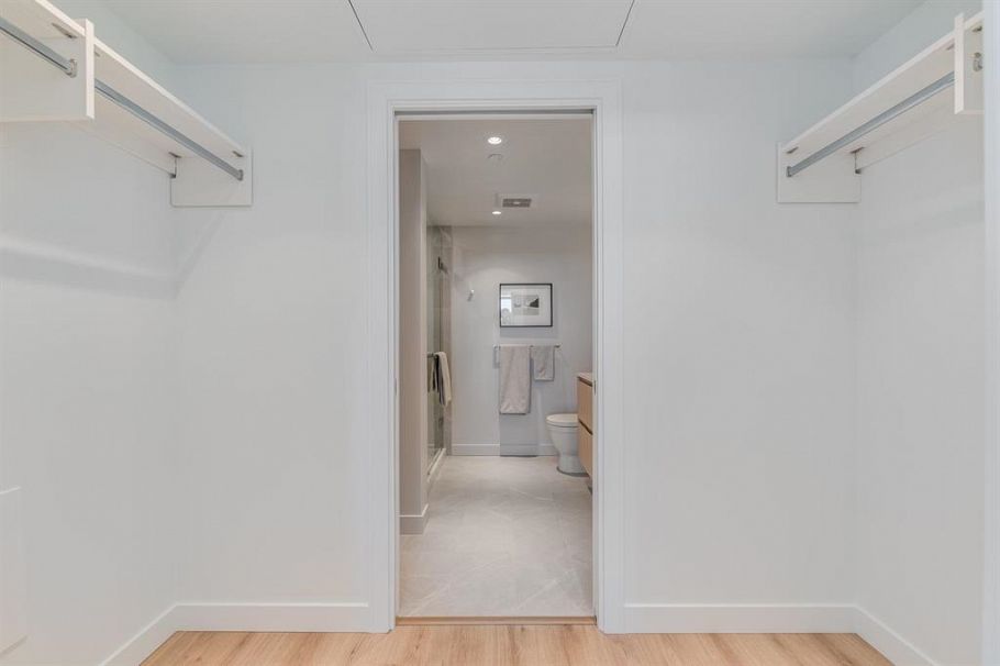 610 1500 Fern Street North Vancouver, BC - 25