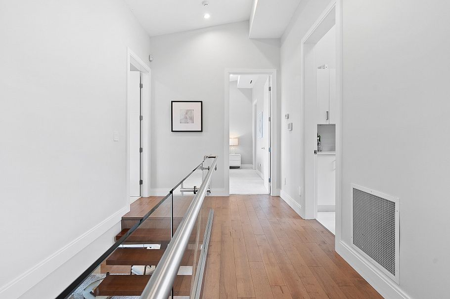 503 Crestwood Avenue North Vancouver, BC - 20