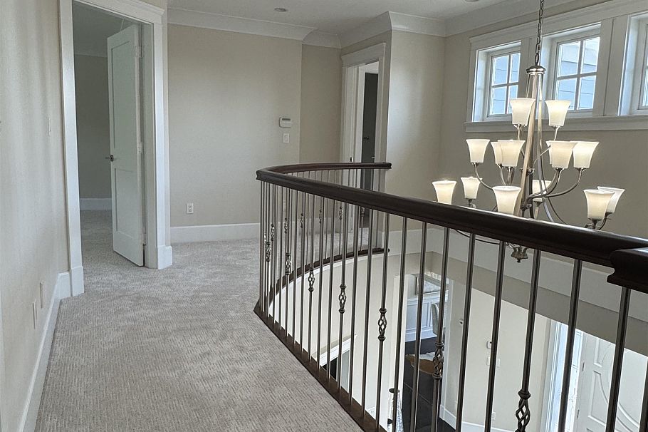 586 Silverdale Place North Vancouver, BC - 10