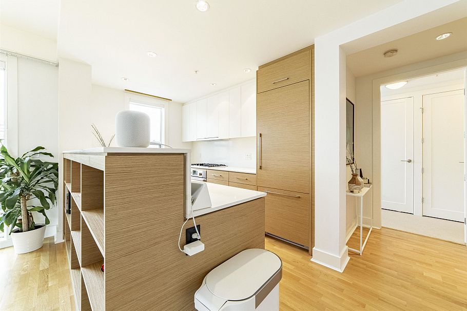 306 2128 W 40th Avenue Vancouver, BC - 5