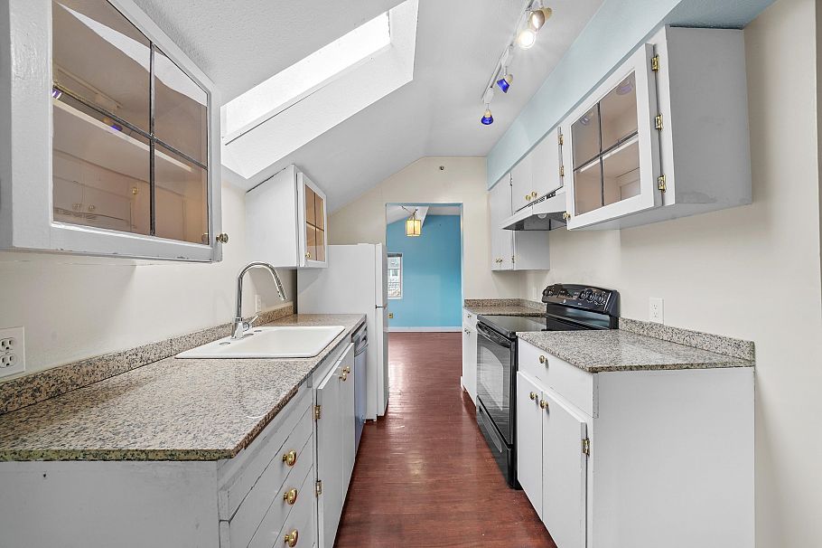 3535- 3539 W 3rd Avenue Vancouver, BC - 25