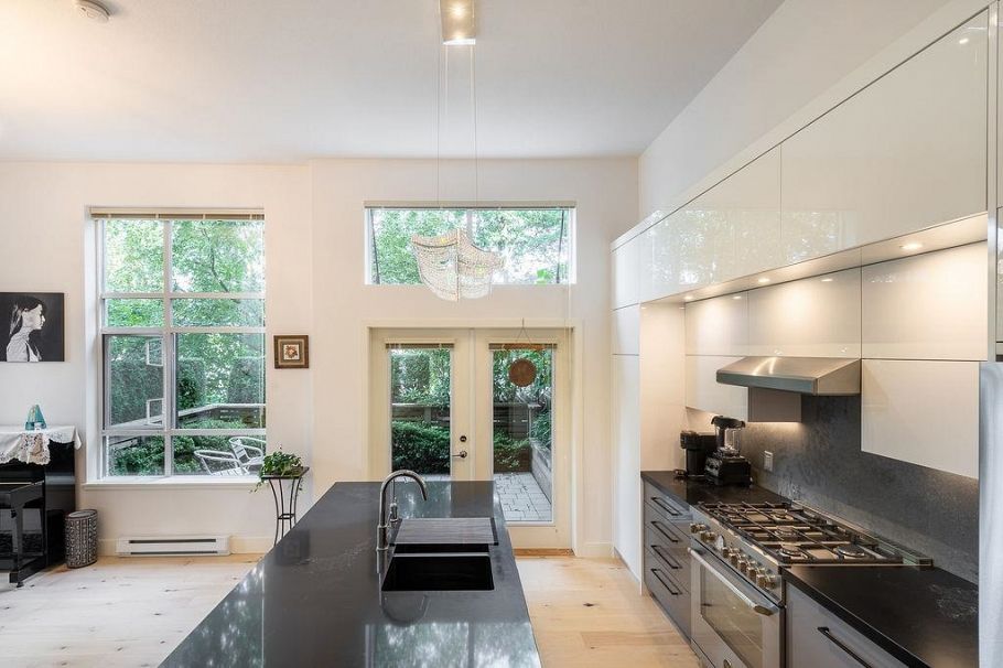 5952 Chancellor Mews Vancouver, BC - 2