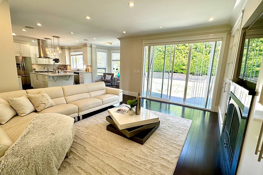 586 Silverdale Place North Vancouver, BC - 3