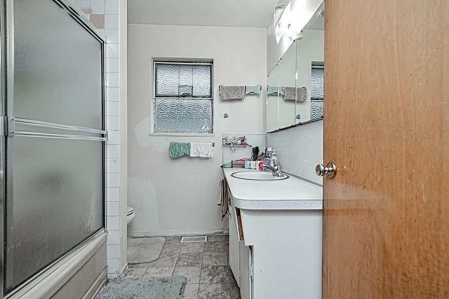 6021 Commercial Street Vancouver, BC - 12