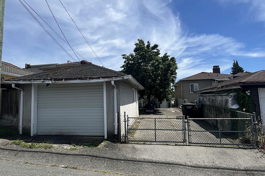 7757 Main Street Vancouver, BC - 3