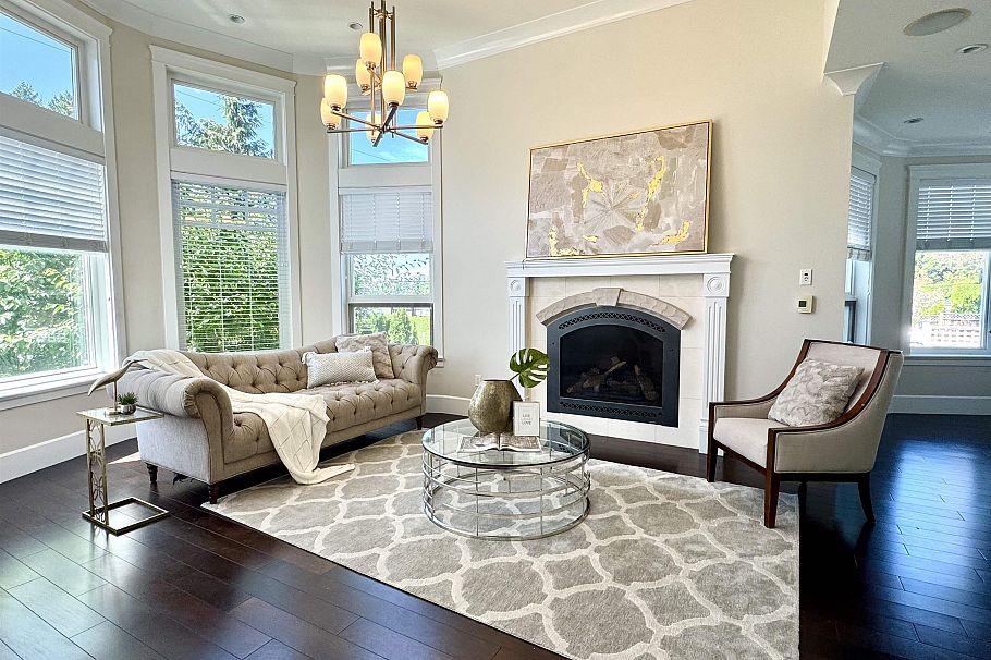 586 Silverdale Place North Vancouver, BC - 2