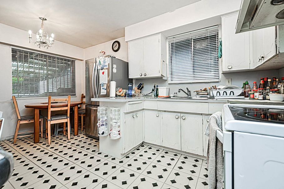 6021 Commercial Street Vancouver, BC - 5