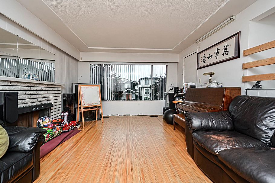 6021 Commercial Street Vancouver, BC - 2